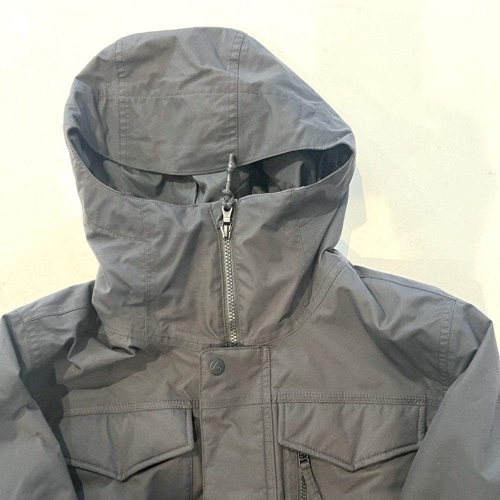 Men’s/teenage Burton snowboard or ski jacket. Size Mens S, jet black